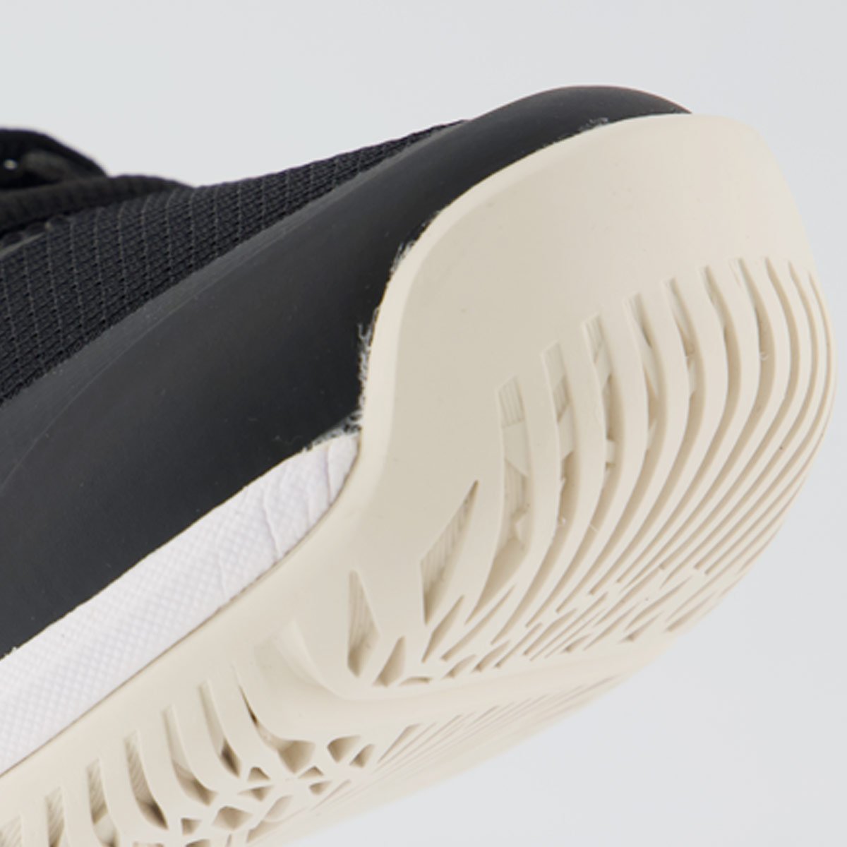 Tênis Asics Game FF Preto e Branco Preto 8