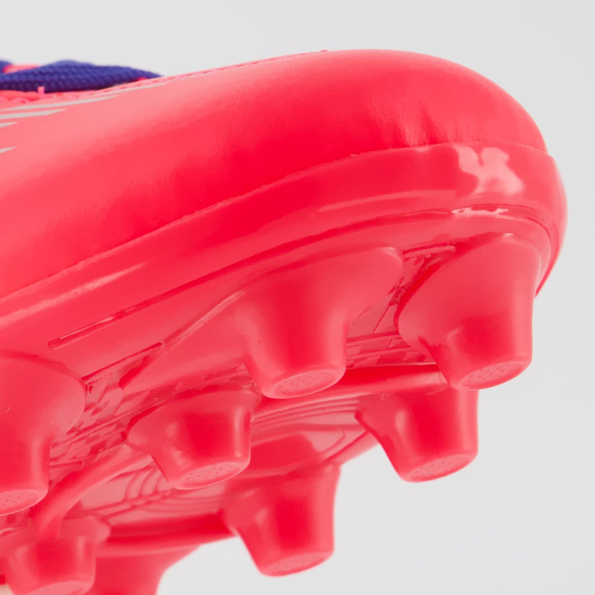 Chuteira Umbro Invictus Campo Rosa e Azul Rosa/Azul 8