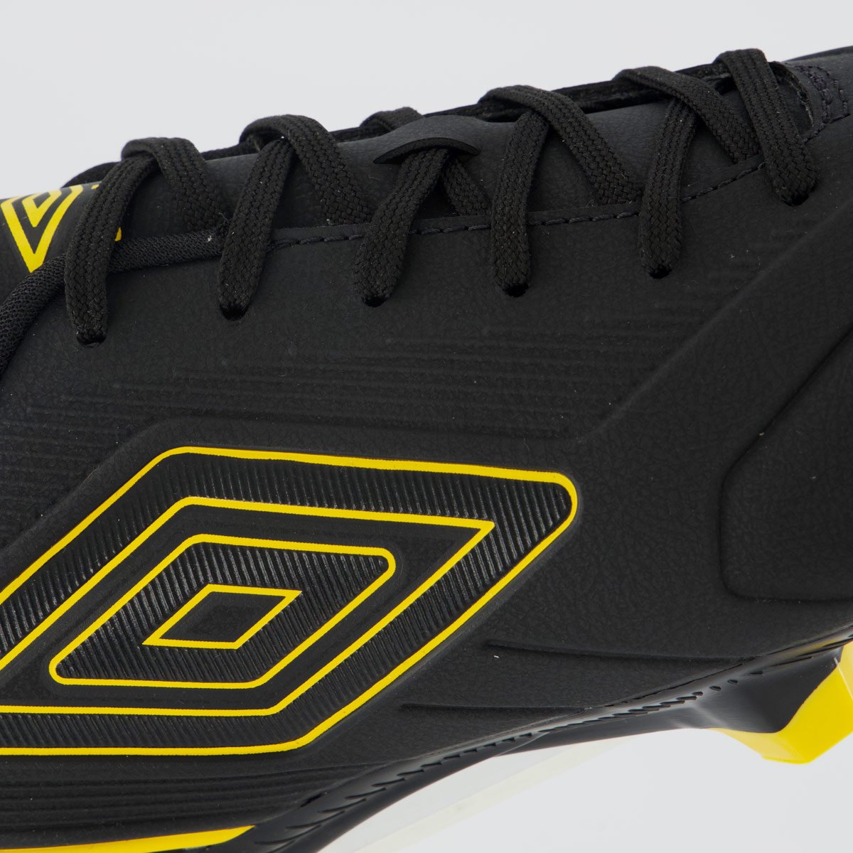 Chuteira Umbro Attak III Campo Preta e Dourada Preto/Dourado 7