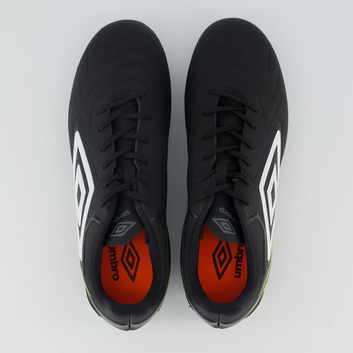 Chuteira Umbro Master Class Club Campo Preta e Verde Preto 4
