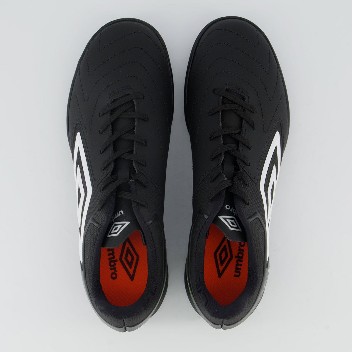 Chuteira Umbro Master Class Club Society Preta e Branca Preto 4