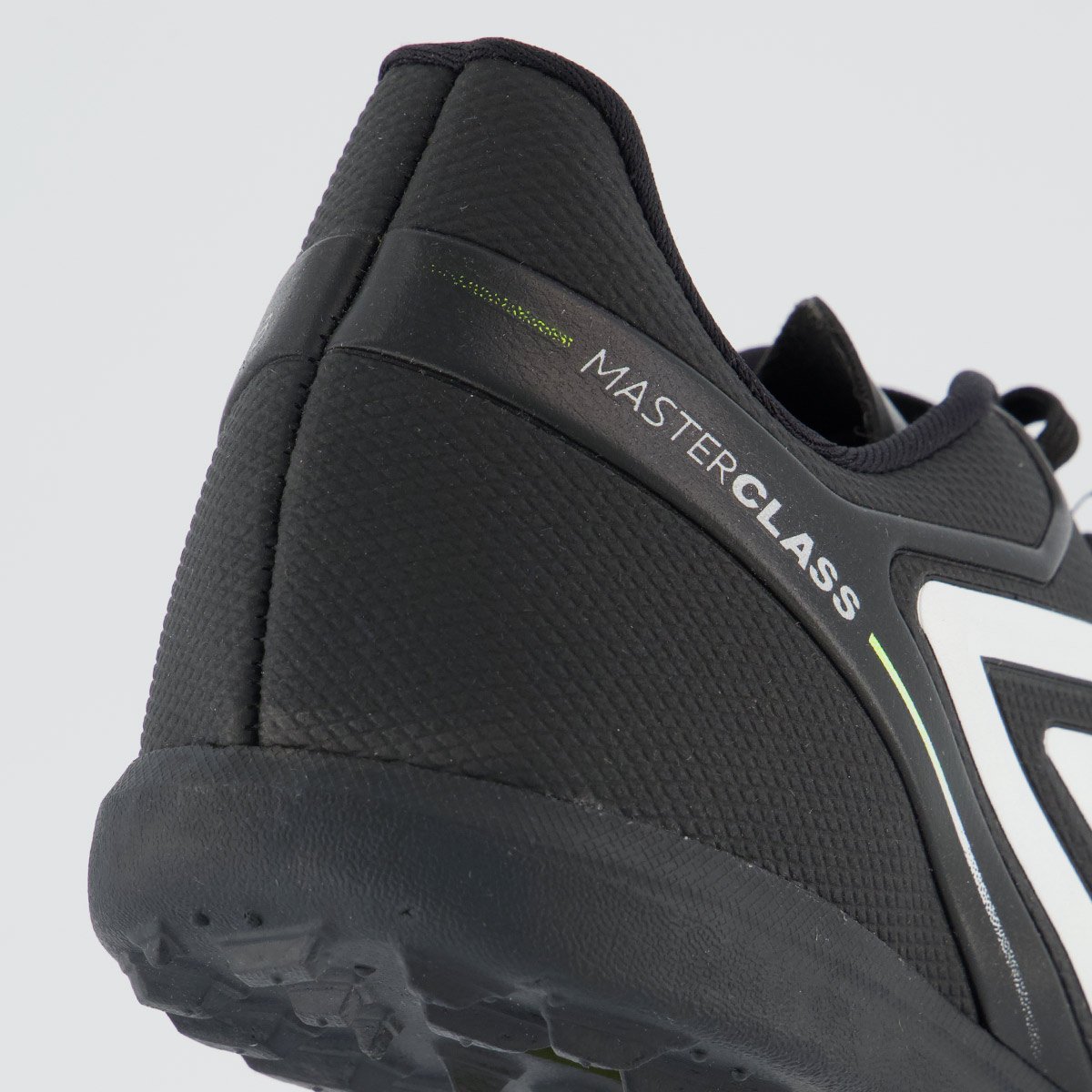 Chuteira Umbro Master Class Club Society Preta e Branca Preto 6