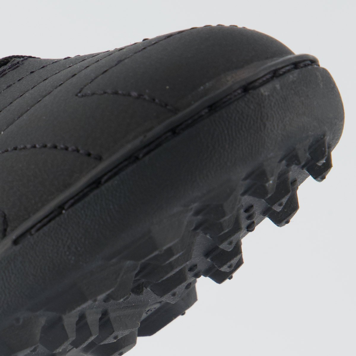 Chuteira Umbro Master Class Club Society Preta e Branca Preto 8