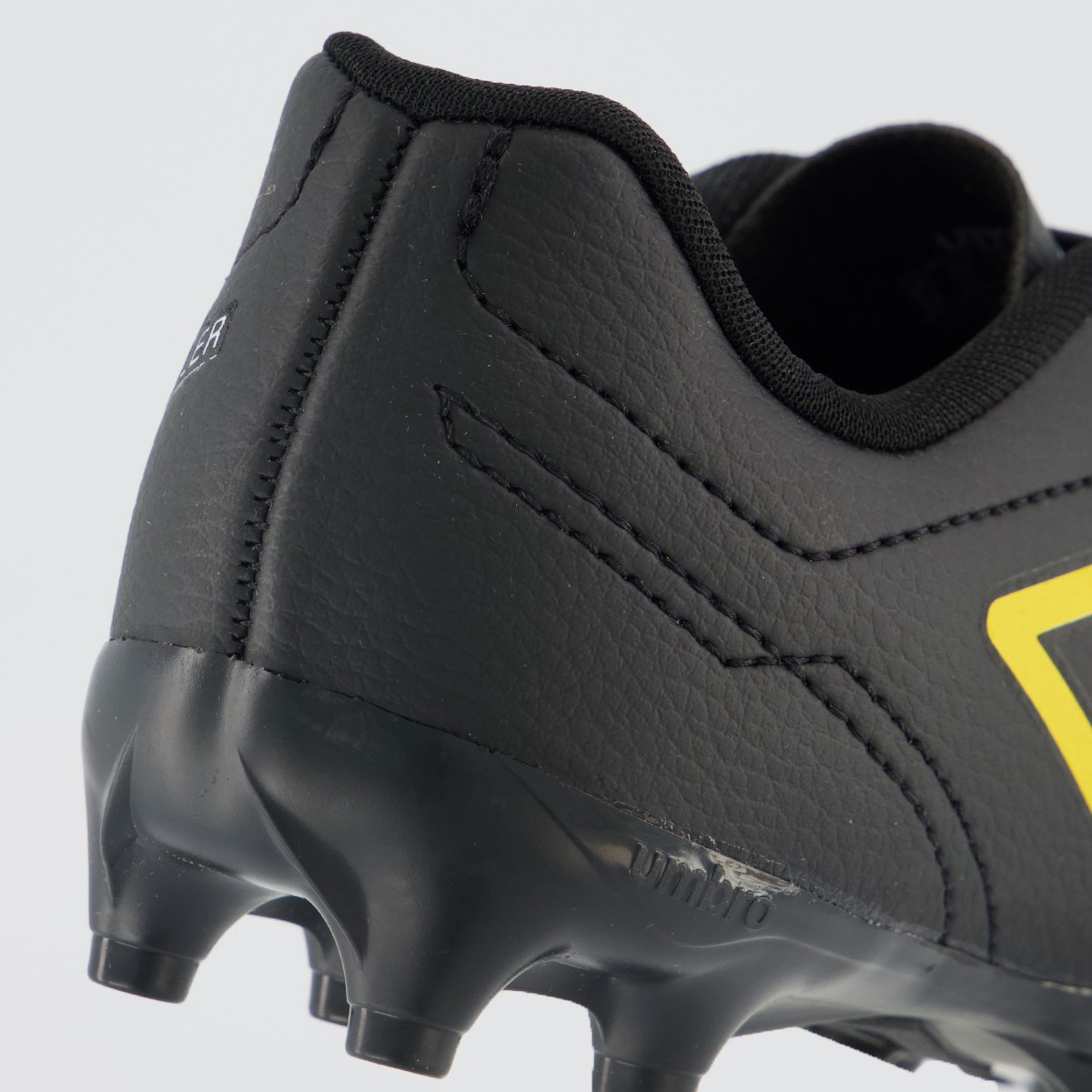 Chuteira Umbro Class Footballer Campo Juvenil Preta e Amarela Preto 6