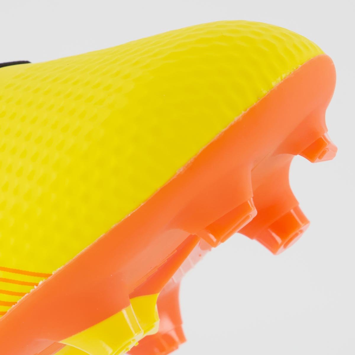 Chuteira Umbro Top Speed Club Campo Amarela e Preta Amarelo 8