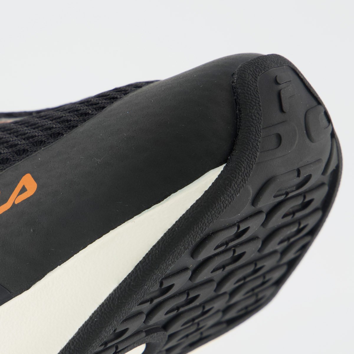 Tênis Fila Recovery Preto e Prata Preto 8
