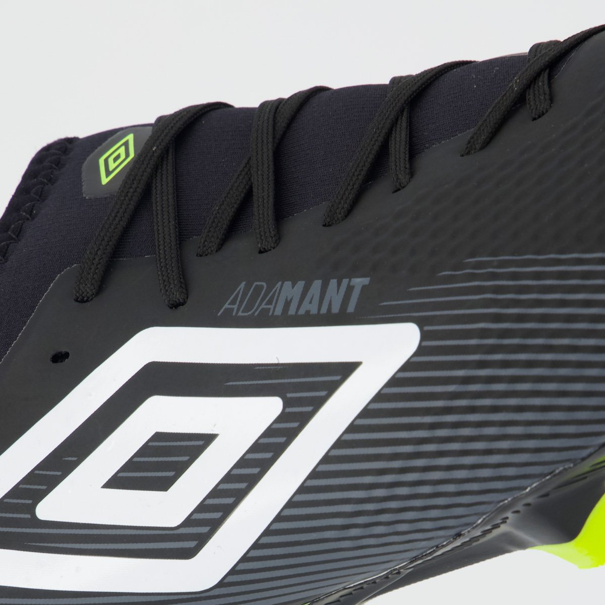 Chuteira Umbro Top Speed Club Campo Preta e Verde Preto 7