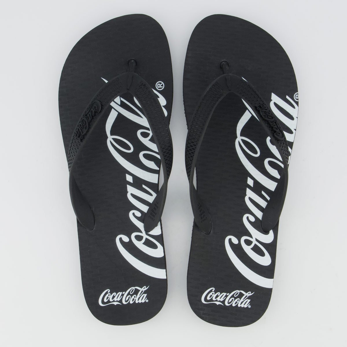Chinelo Coca Cola Spencerian Preto e Branco