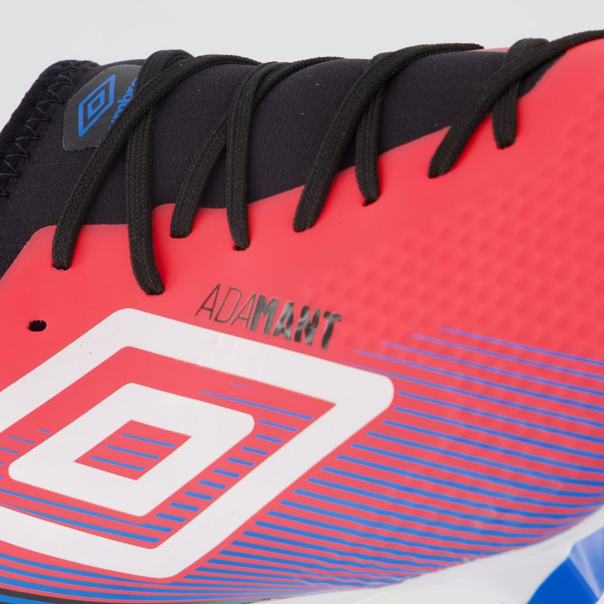 Chuteira Umbro Top Speed Club Campo Rosa e Branca Rosa 7