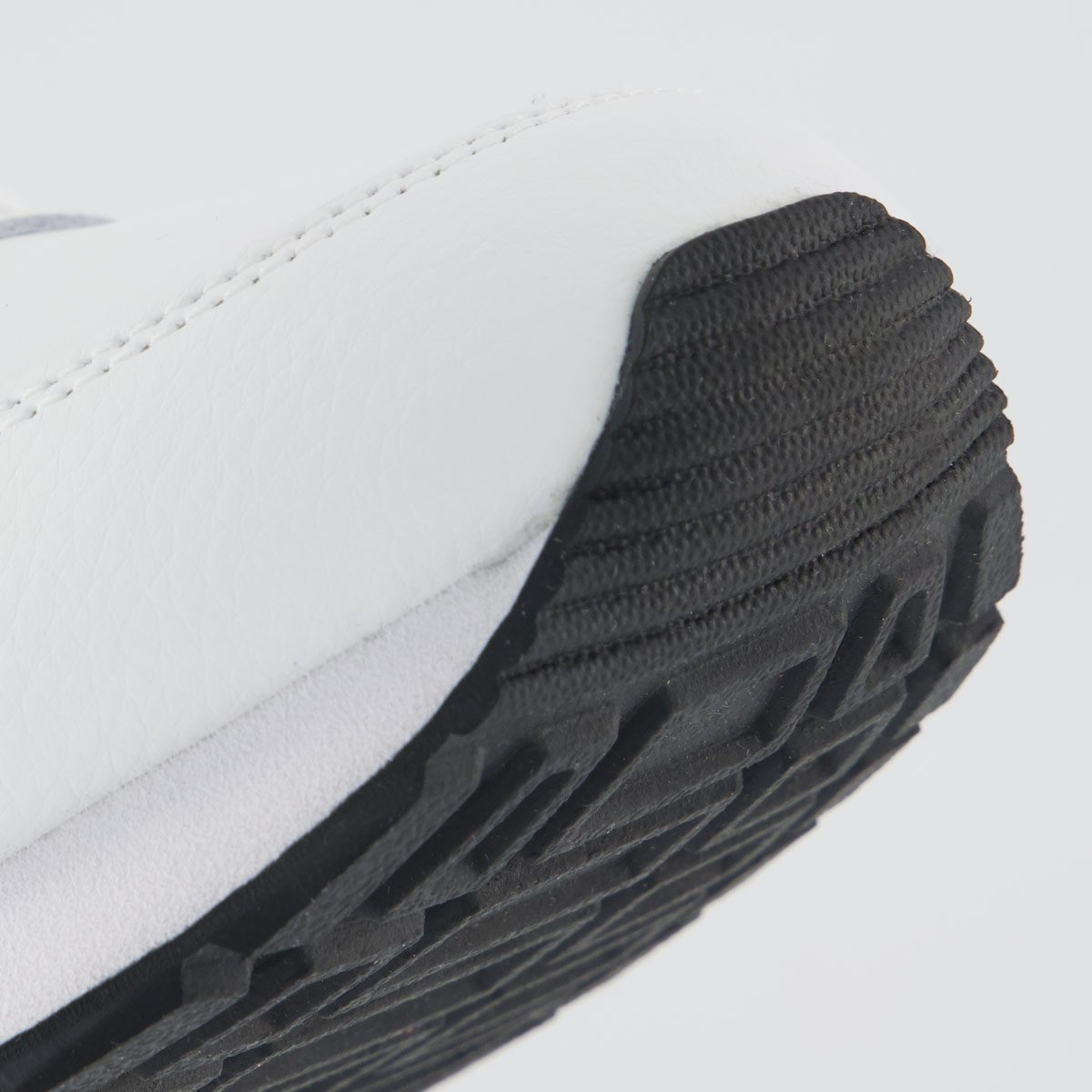 Tênis Puma St Runner V4 L Branco e Preto Branco 8