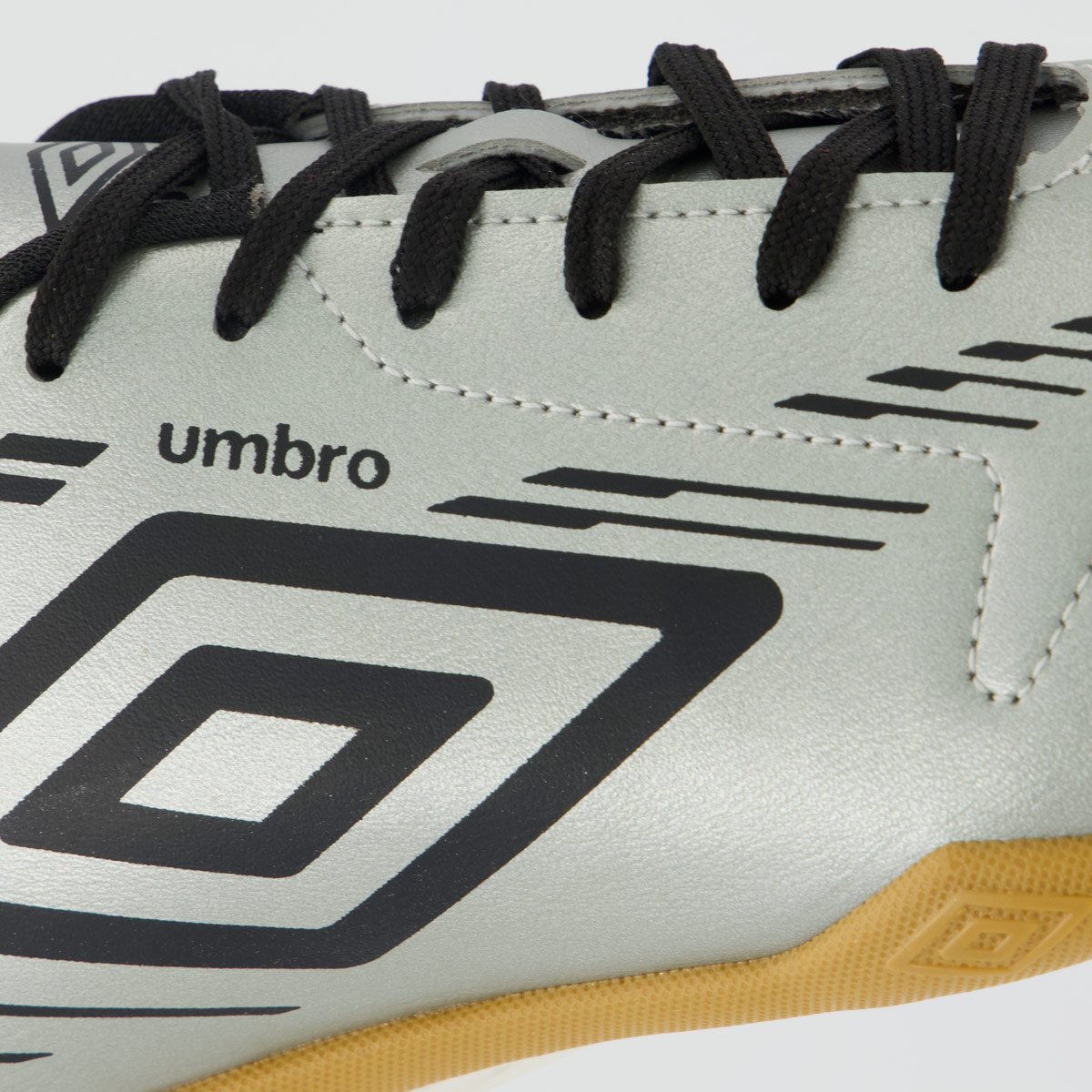 Chuteira Umbro Brave Futsal Prata e Preta Prata 7