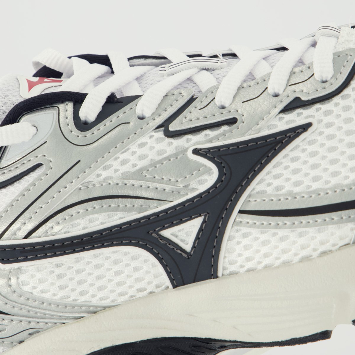 Tênis Mizuno CSD Sport Branco e Prata Branco/Prata 7