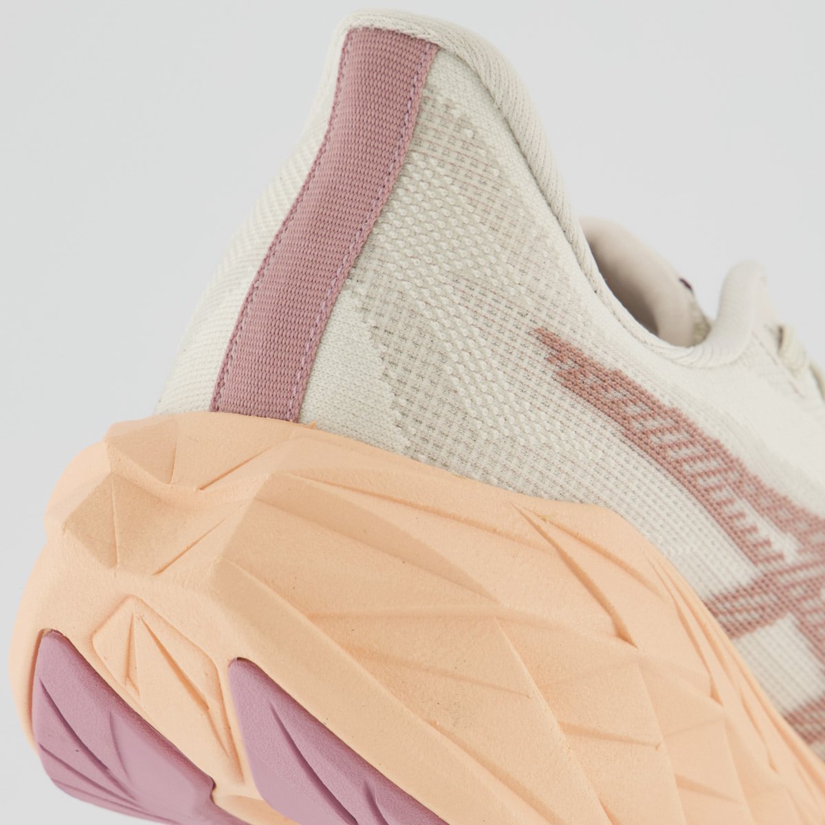 Tênis Asics Dynablast 6 SE Feminino Off White e Rosa Off White 6