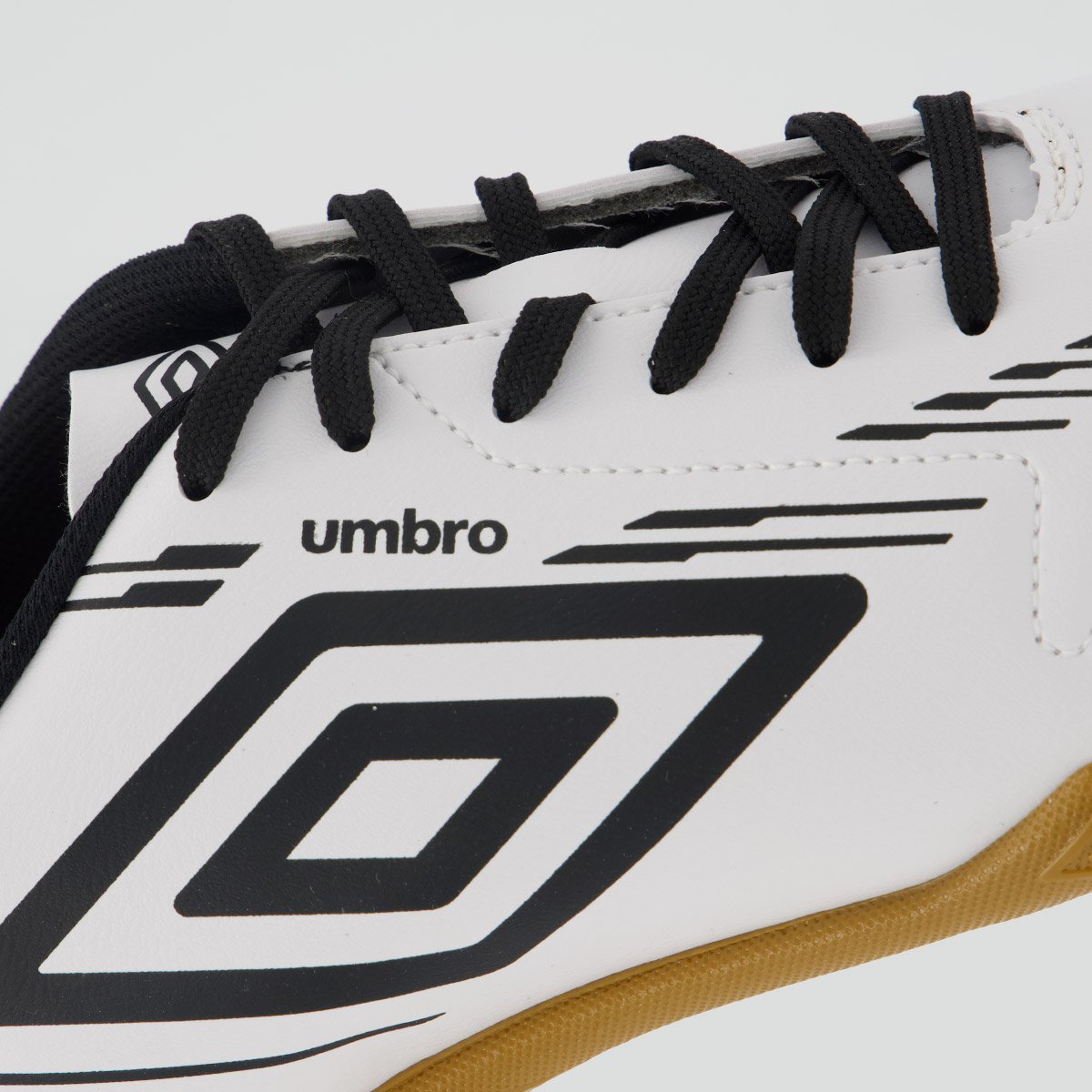 Chuteira Umbro Brave Futsal Branca e Preta Branco 7