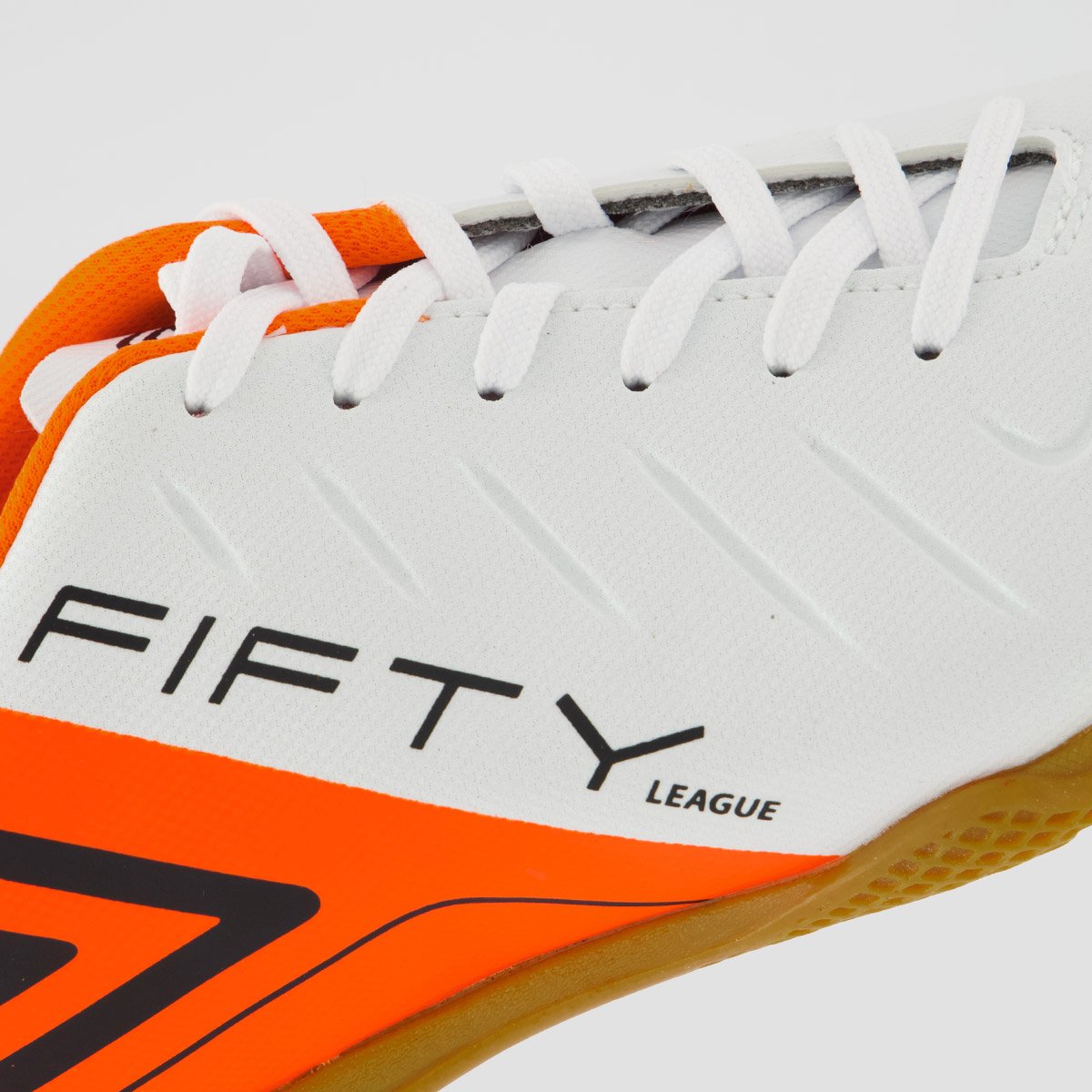 Chuteira Umbro Fifty VI League Futsal Branca e Laranja Branco/Laranja 7