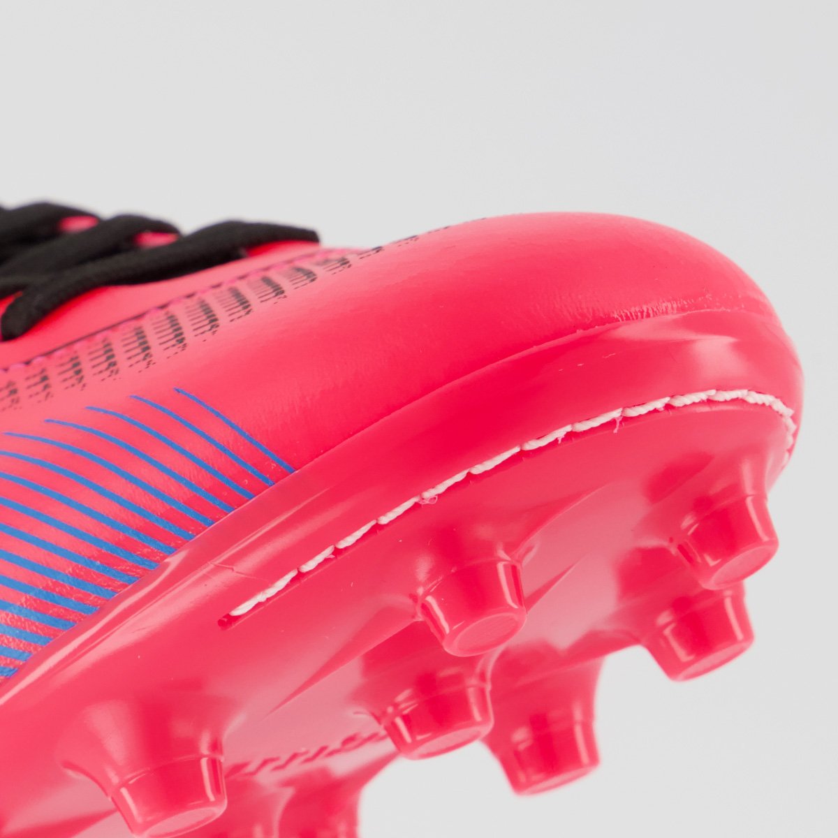 Chuteira Umbro Top Speed League Campo Rosa e Branca Rosa 8