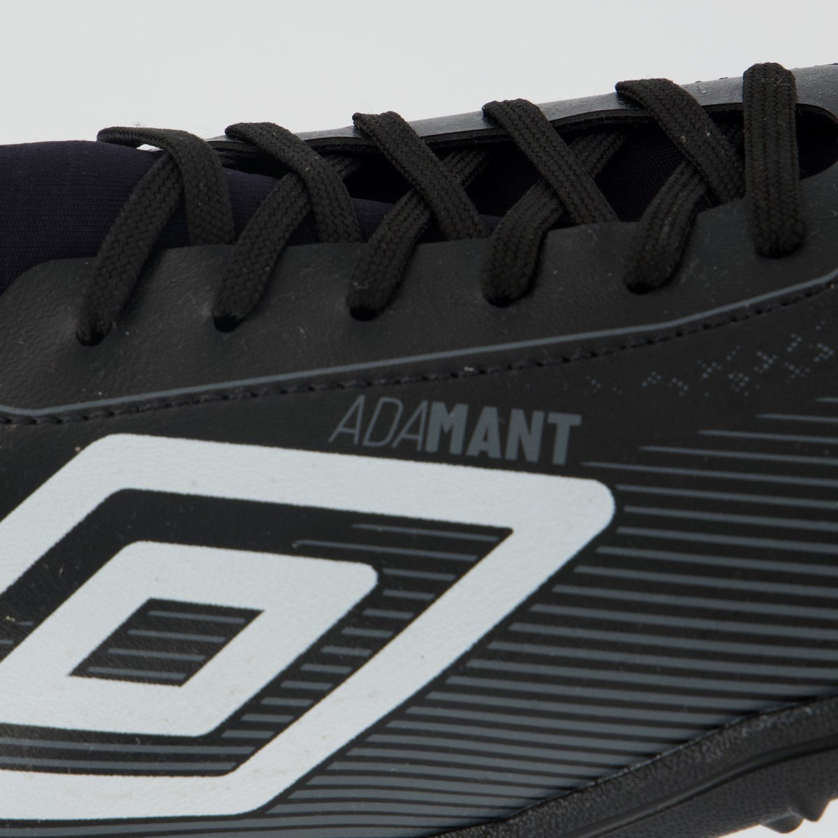Chuteira Umbro Top Speed League Society Preta e Branca Preto 7