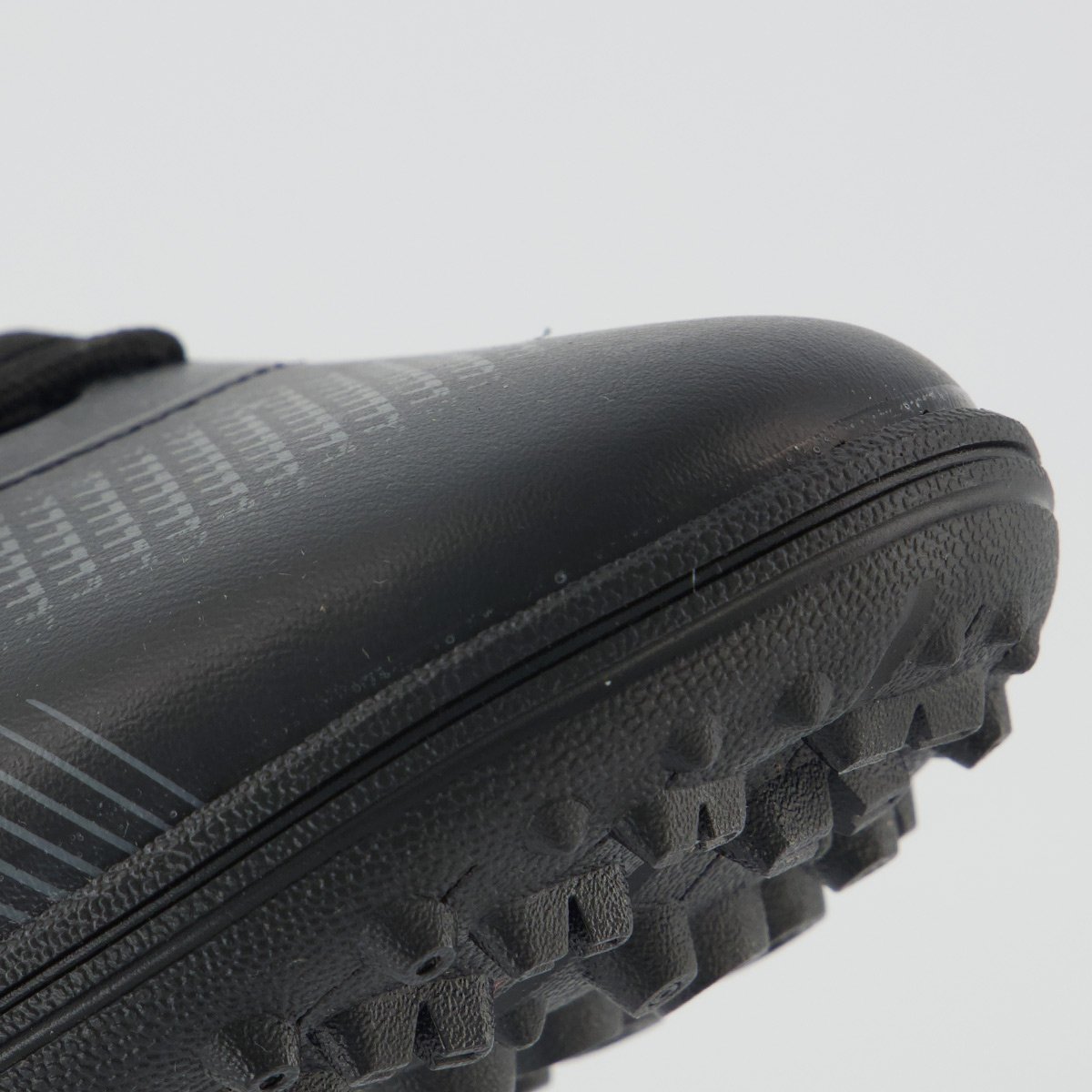 Chuteira Umbro Top Speed League Society Preta e Branca Preto 8