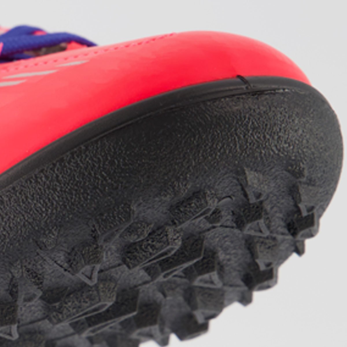 Chuteira Umbro Invictus Society Rosa e Azul Rosa 8