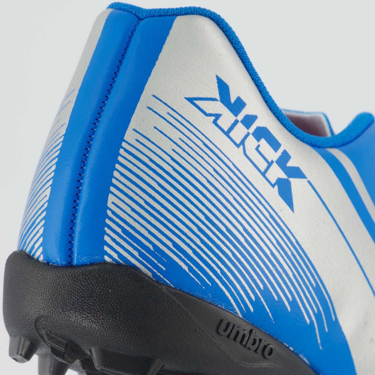 Chuteira Umbro Kick Society Juvenil Azul e Prata Azul 6