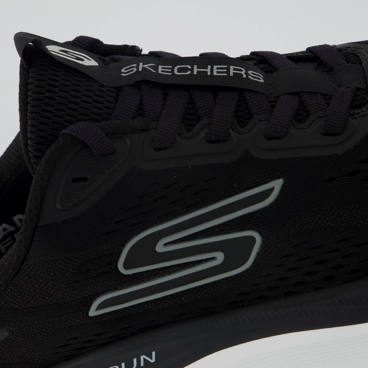 Tênis Skechers Max Run Preto e Branco Preto 7