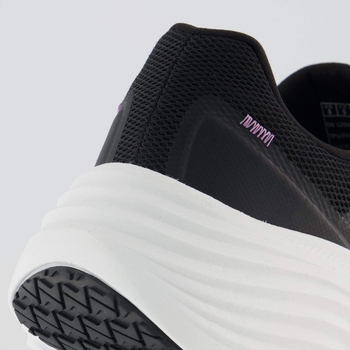 Tênis Skechers Max Cushioning Endeavour Feminino Preto e Branco Preto 6