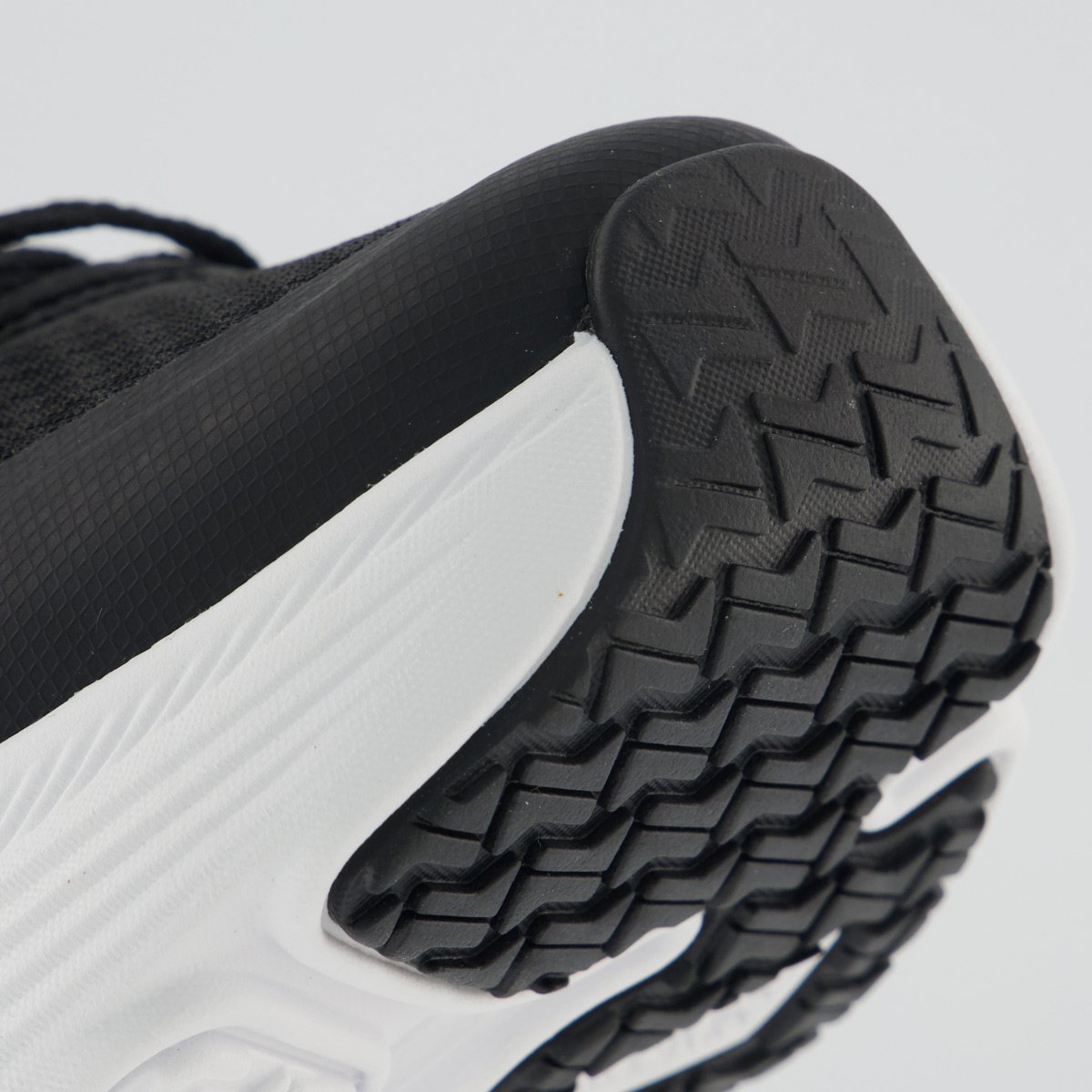 Tênis Skechers Max Cushioning Endeavour Feminino Preto e Branco Preto 8