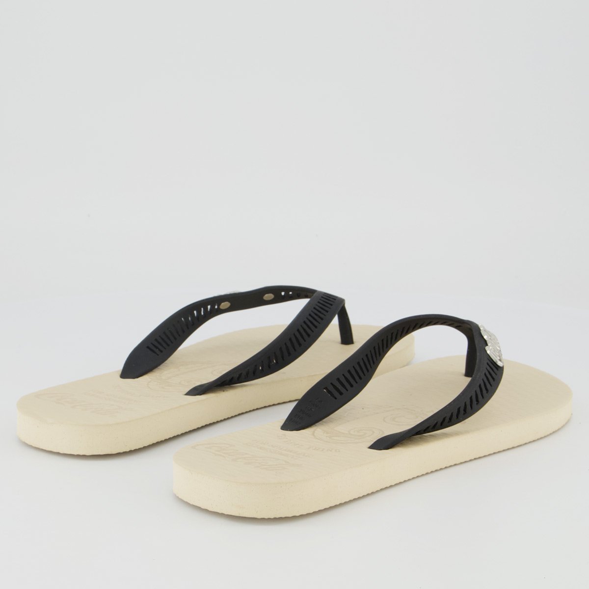 Chinelo Coca Cola Ithaca Off White e Preto Preto/Off White 4