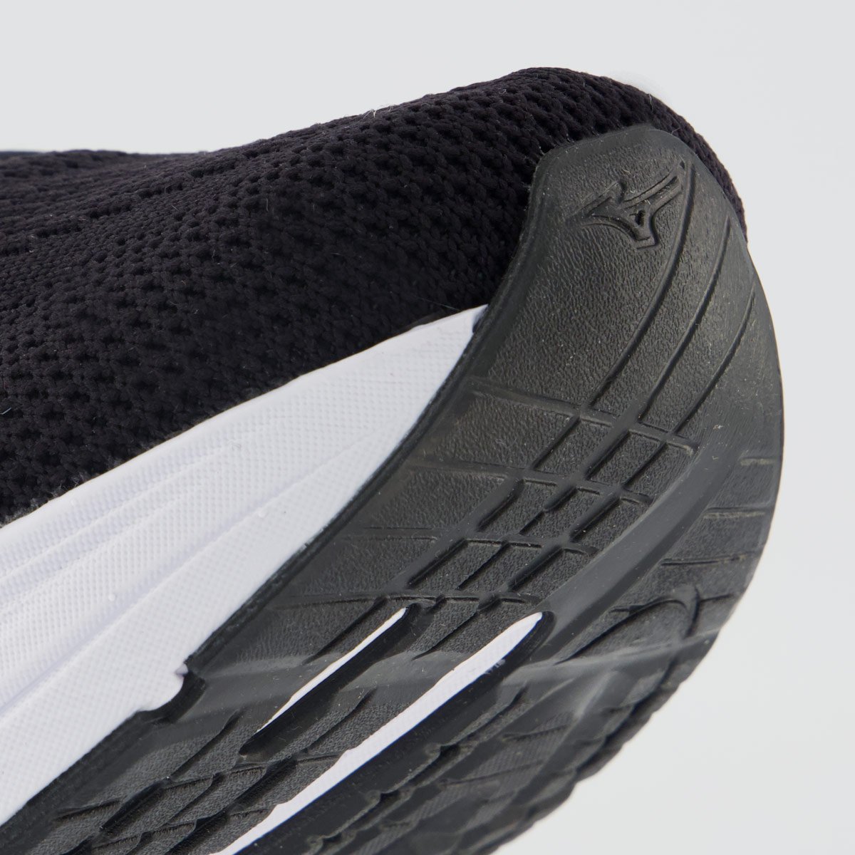 Tênis Mizuno Enigma 3 Preto e Branco Preto 8