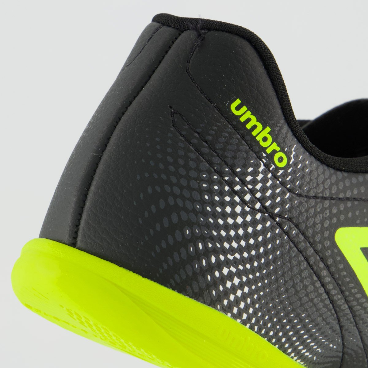 Chuteira Umbro Class Neo Futsal Preta e Verde Preto 6