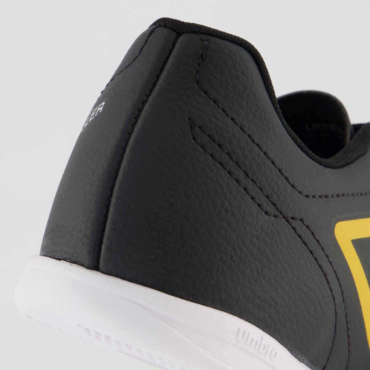 Chuteira Umbro Class Footballer Futsal Preta e Amarela Preto 6