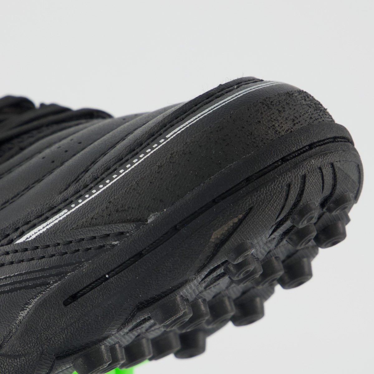 Chuteira Joma Dribling TF Society Preta e Verde Preto 8