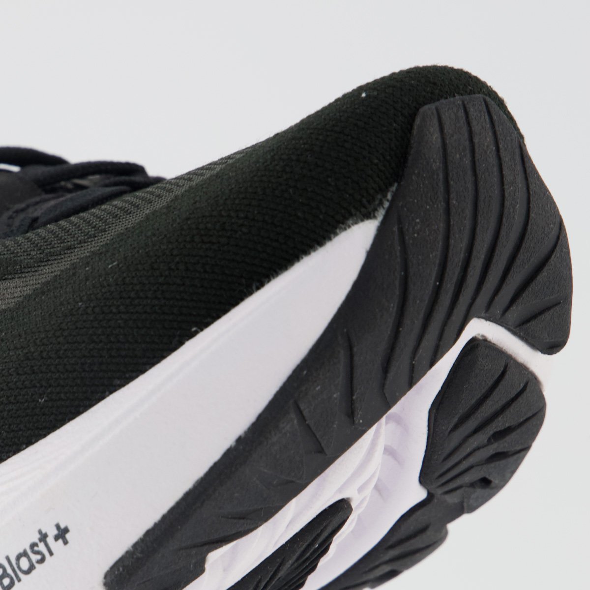 Tênis Asics Dynablast 6 SE Feminino Preto e Branco Preto 8