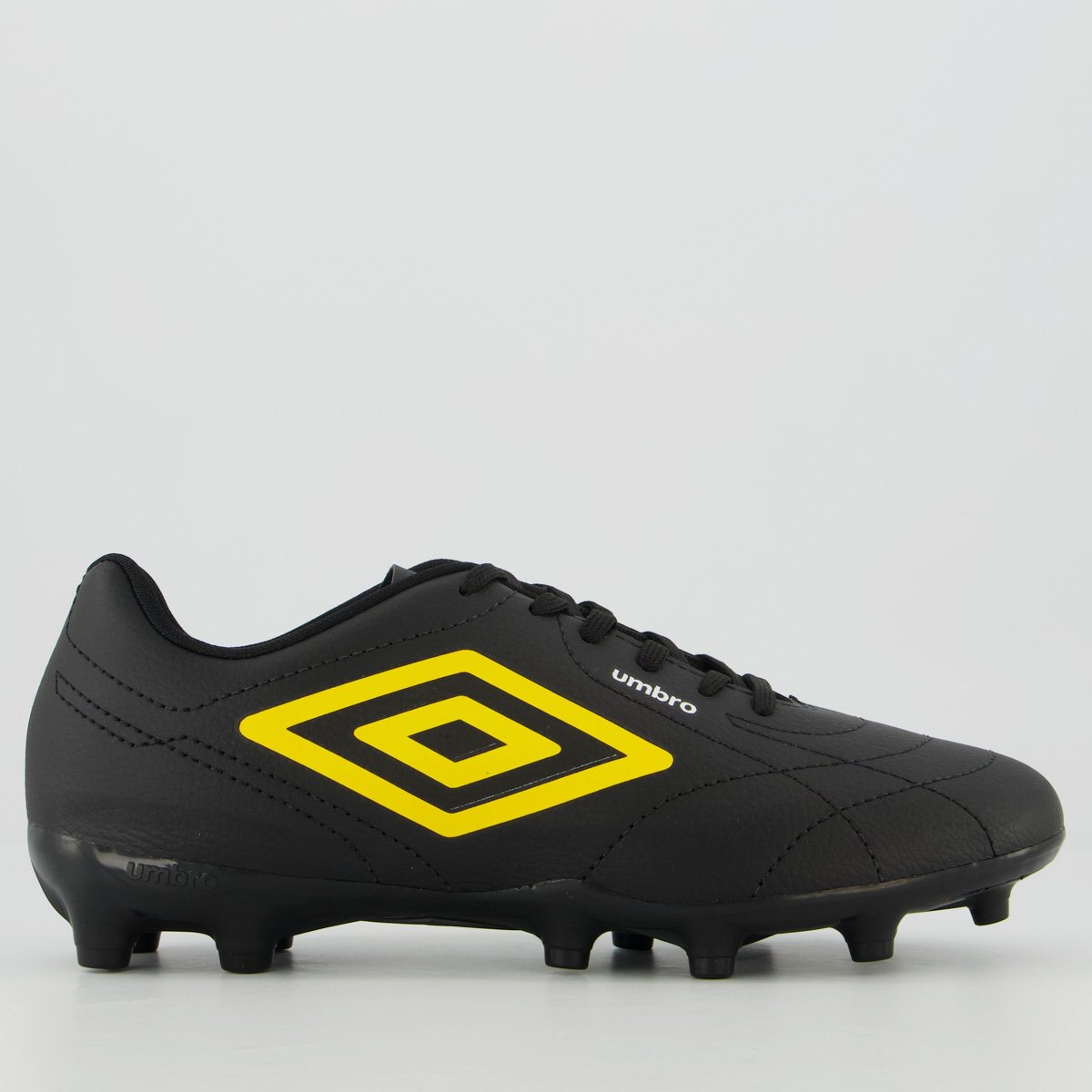 Chuteira Umbro Class Footballer Campo Preta e Amarela