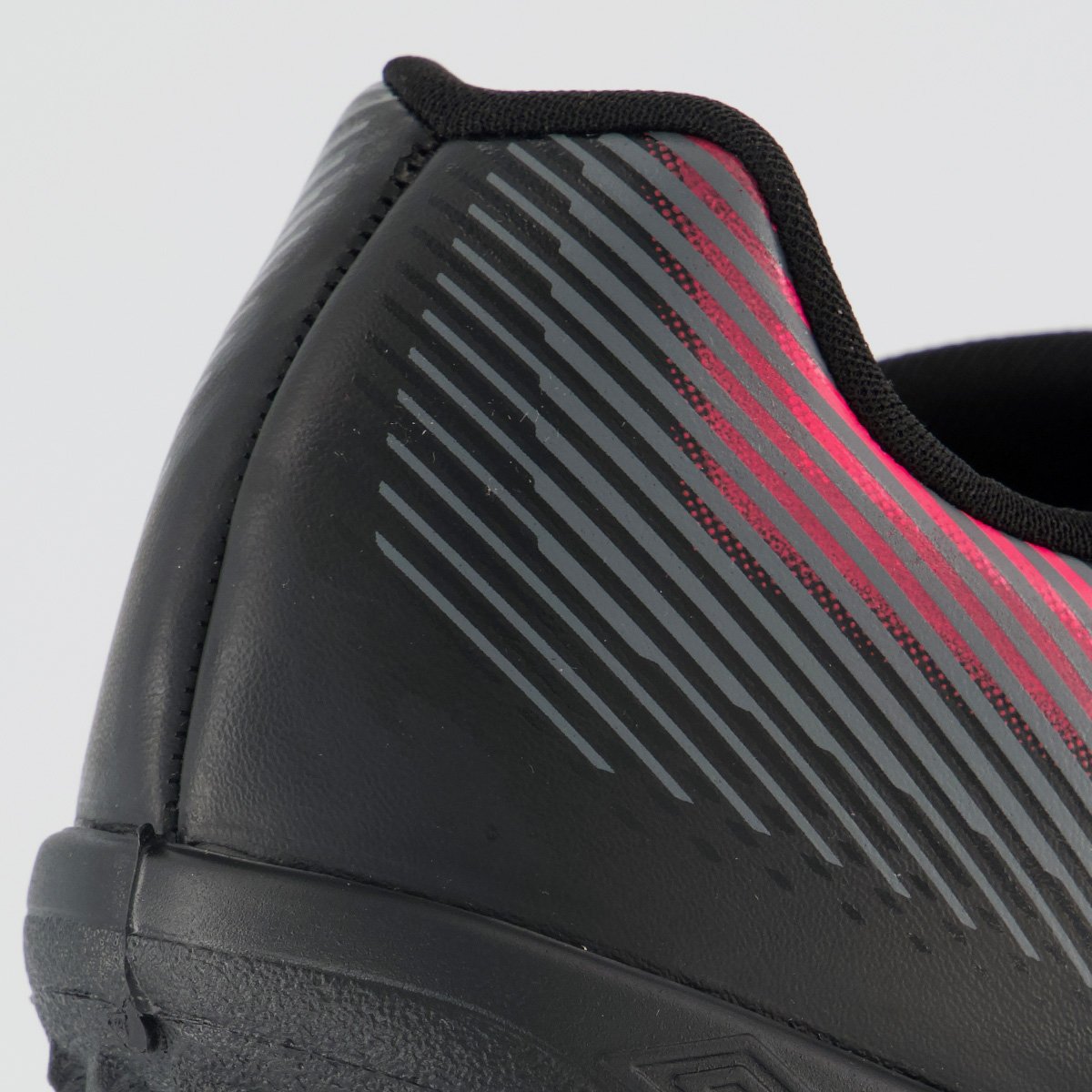 Chuteira Umbro Aerodynamic Society Preta e Azul Preto 6
