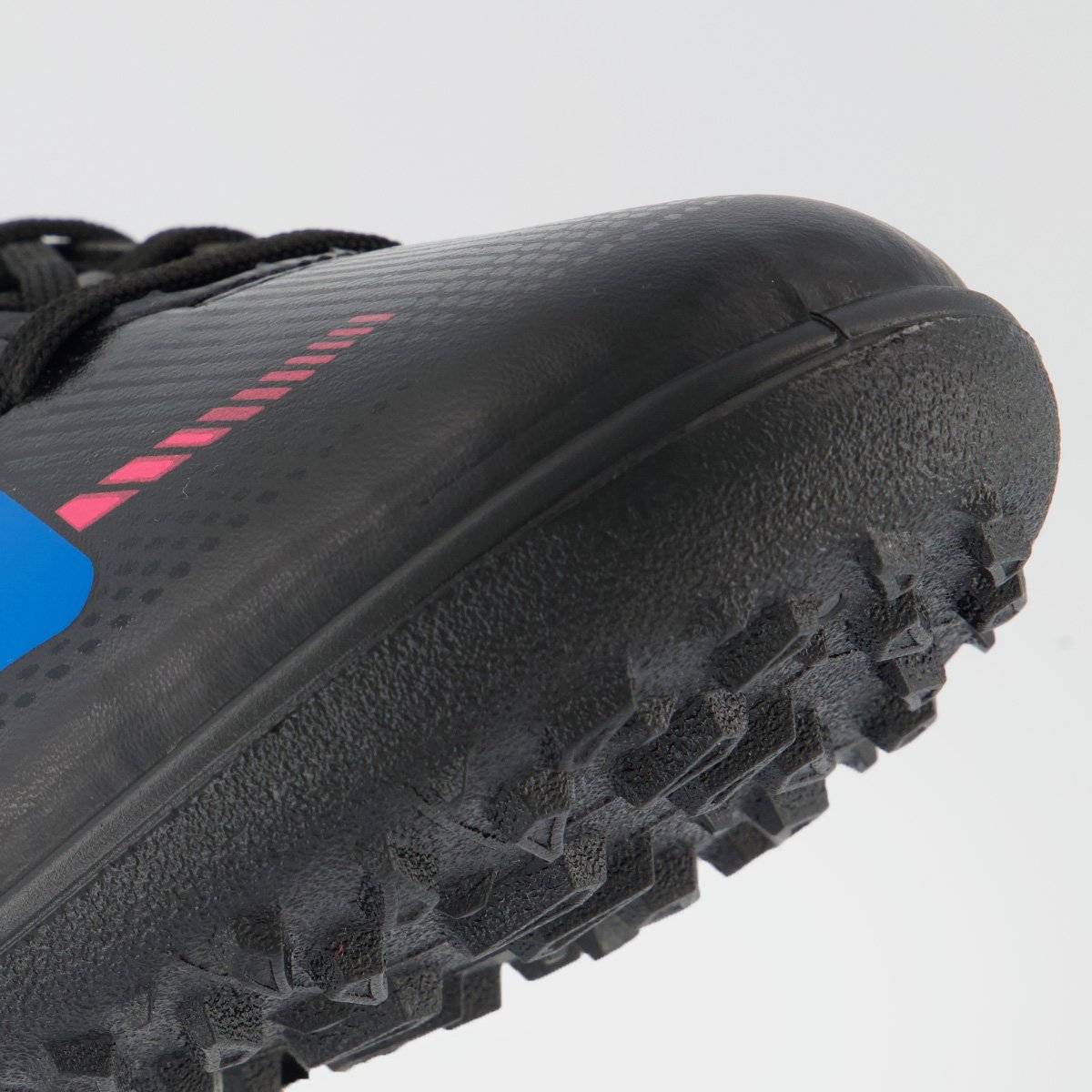 Chuteira Umbro Aerodynamic Society Preta e Azul Preto 8