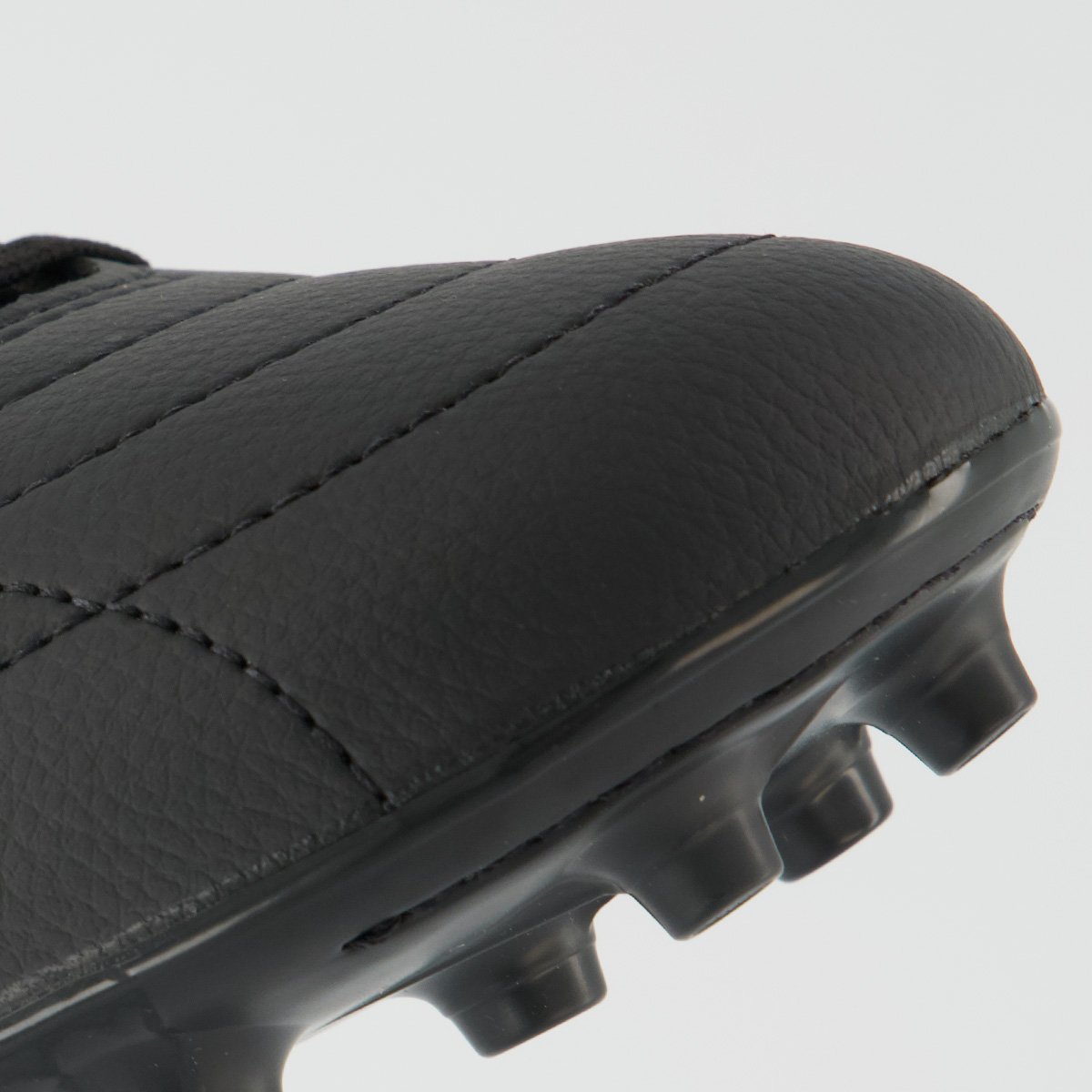 Chuteira Umbro Class Neo Campo Preta e Amarela Preto 8