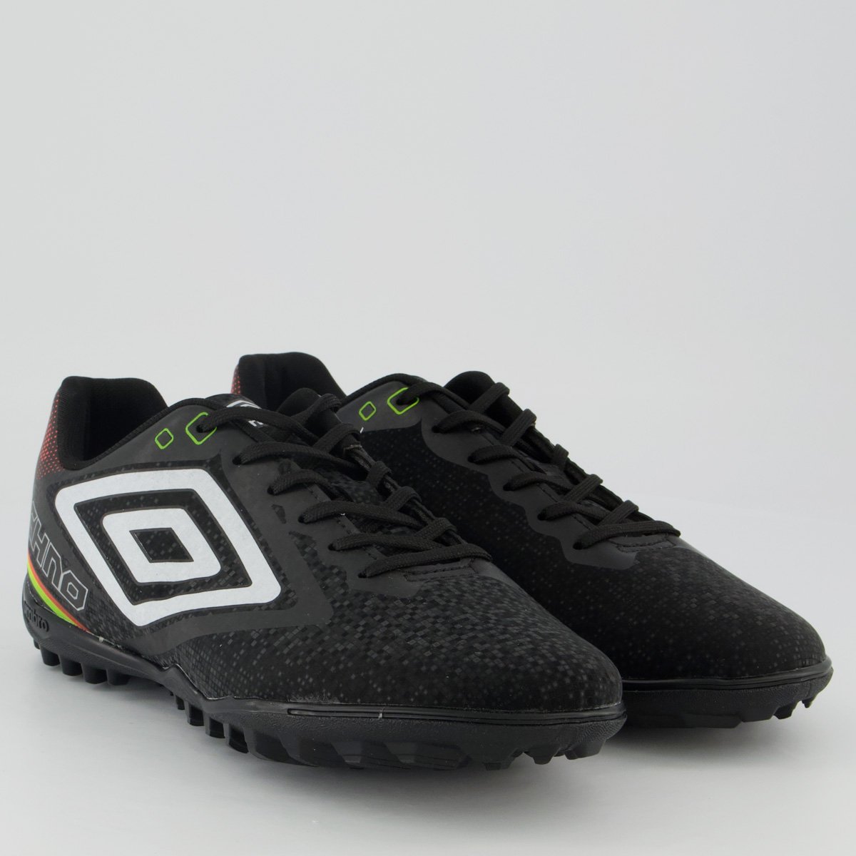 Chuteira Umbro Techno II Society Preta e Branca Preto 2