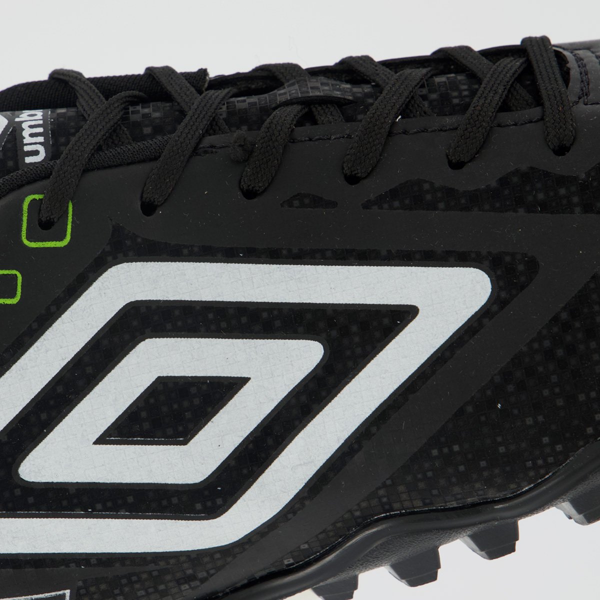 Chuteira Umbro Techno II Society Preta e Branca Preto 7