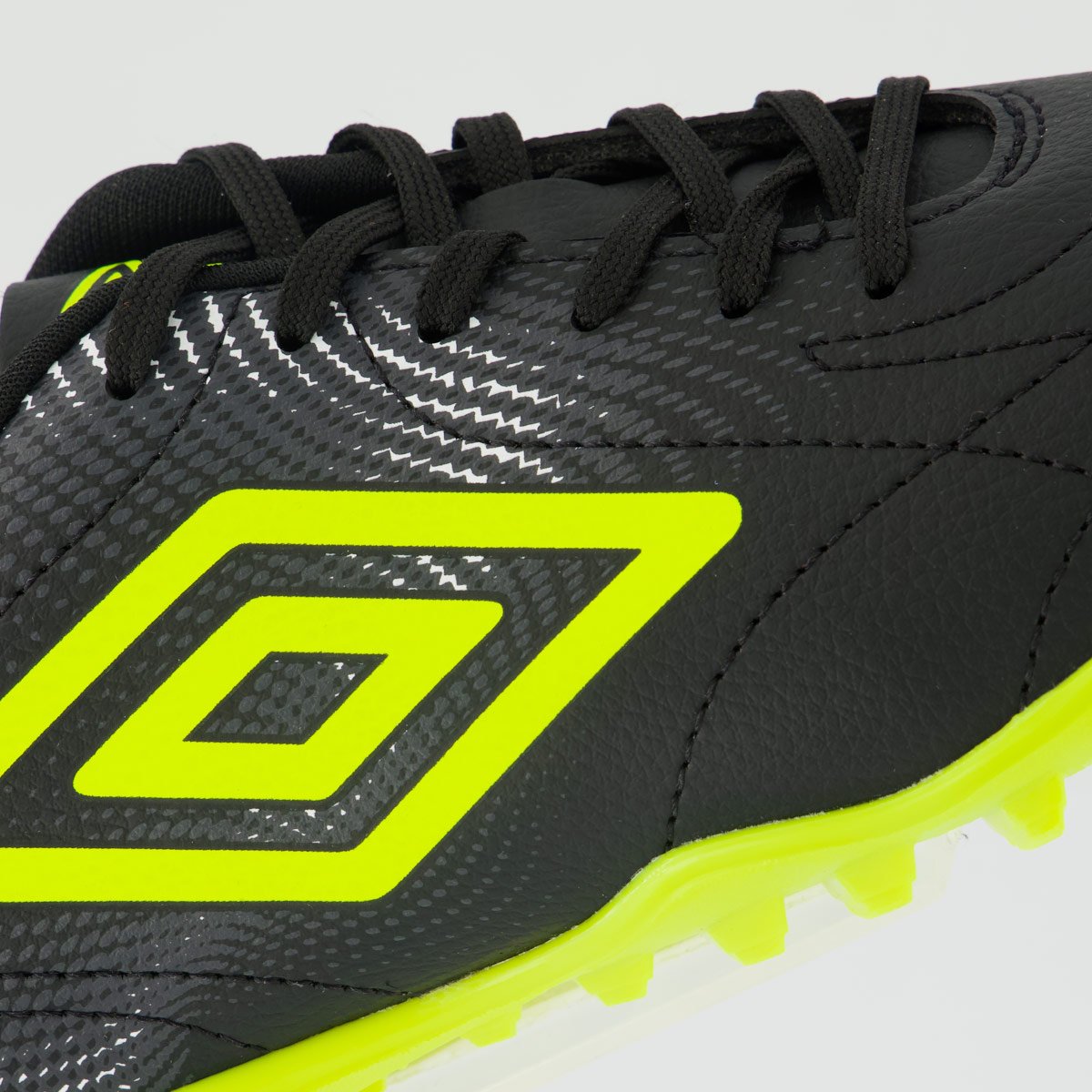 Chuteira Umbro Class Neo Society Preta e Verde Preto 7