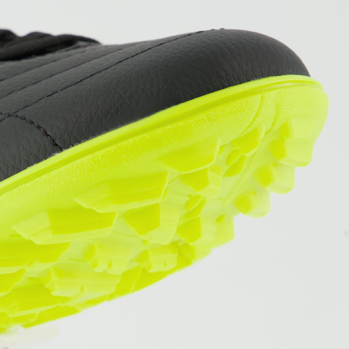 Chuteira Umbro Class Neo Society Preta e Verde Preto 8
