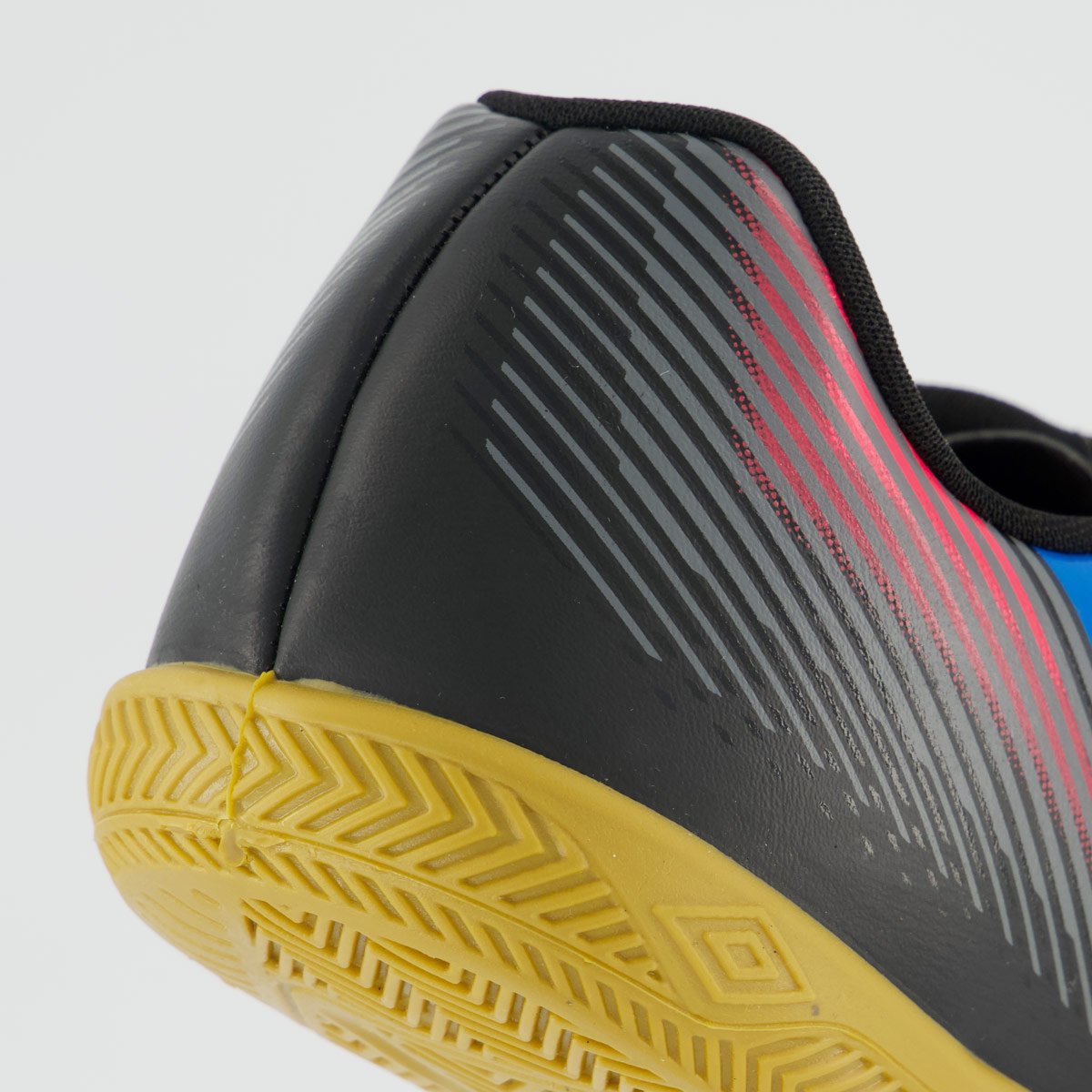 Chuteira Umbro Aerodynamic Futsal Preta e Azul Preto 6
