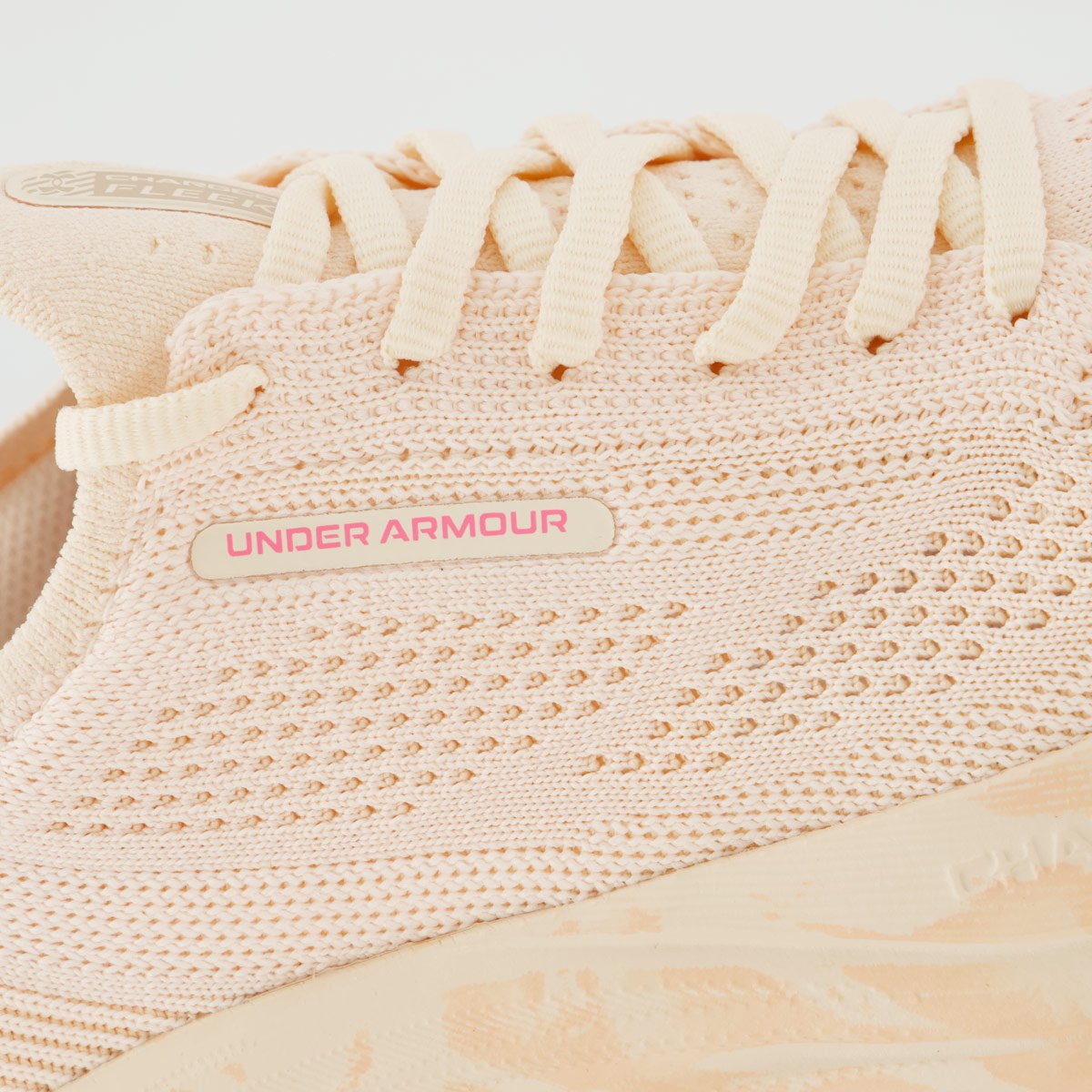 Tênis Under Armour Charged Fleek Feminino Off White e Rosa Off White 7
