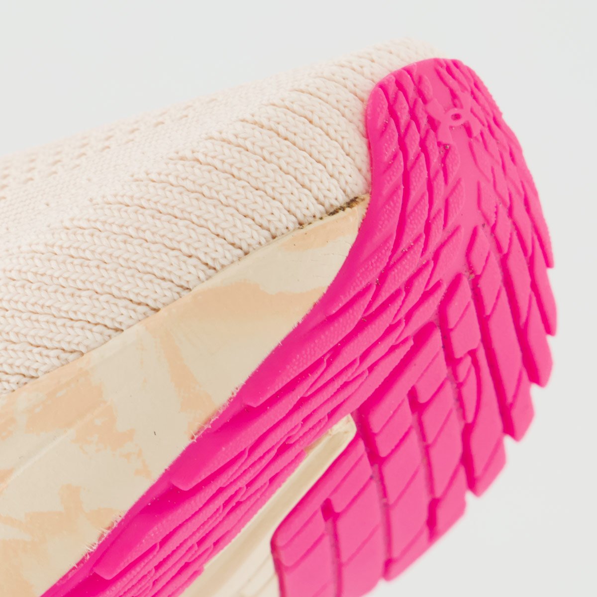 Tênis Under Armour Charged Fleek Feminino Off White e Rosa Off White 8