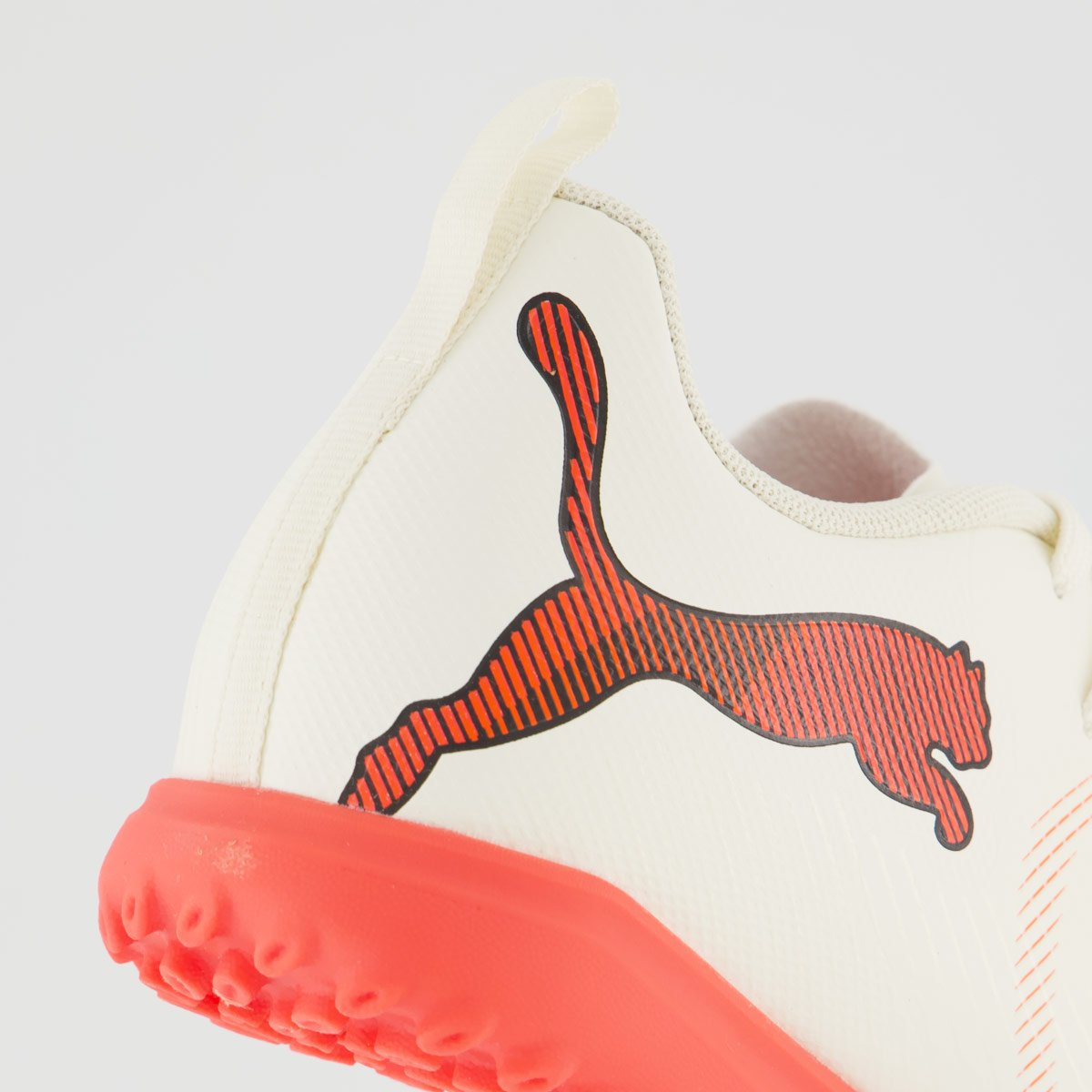 Chuteira Puma Future 9 Play Society BDP Juvenil Branca e Laranja Branco 6