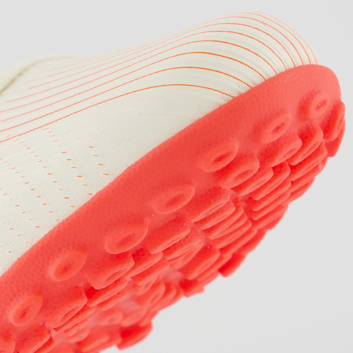 Chuteira Puma Future 9 Play Society Branca e Laranja Branco/Laranja 8