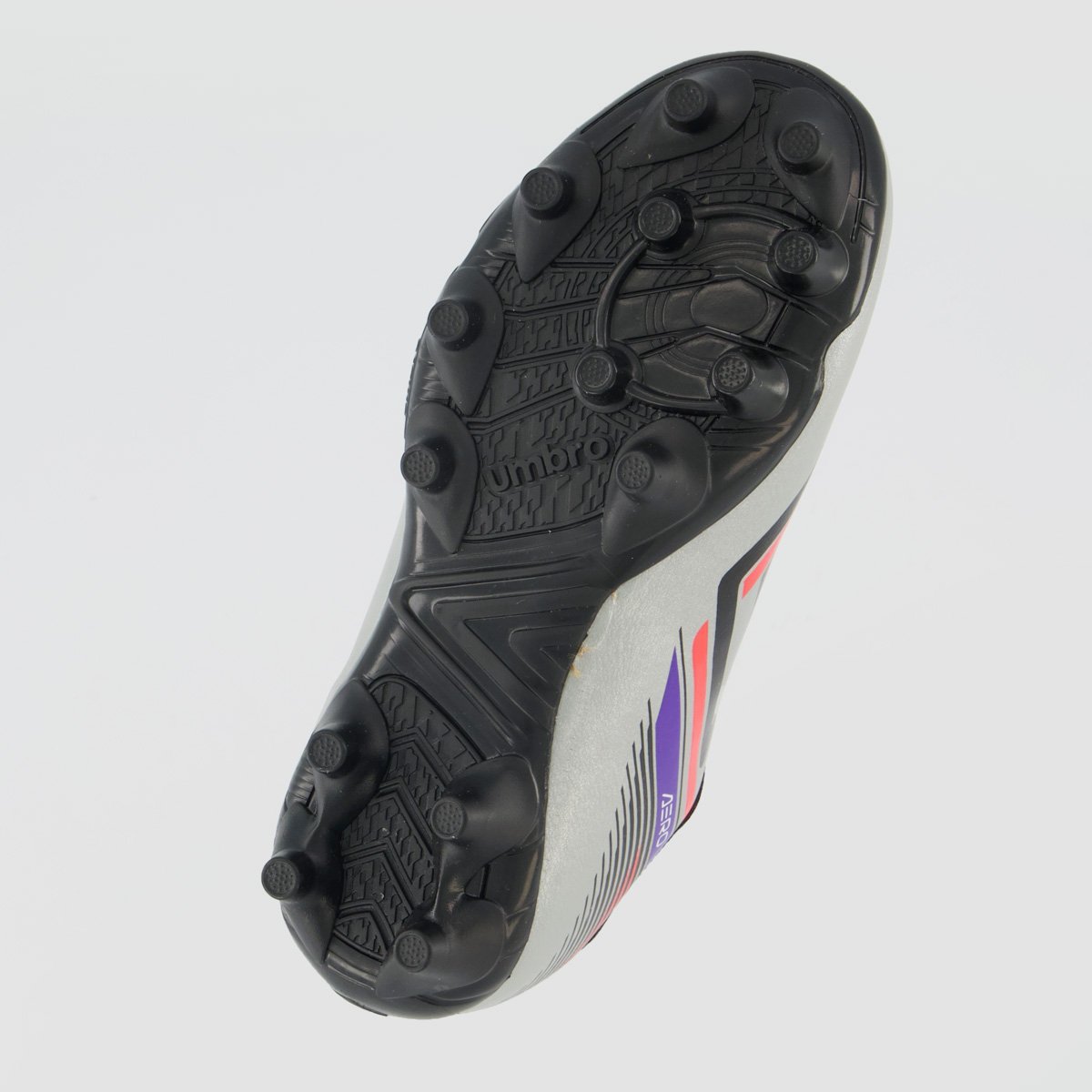 Chuteira Umbro Aerodynamic Campo Juvenil Cinza