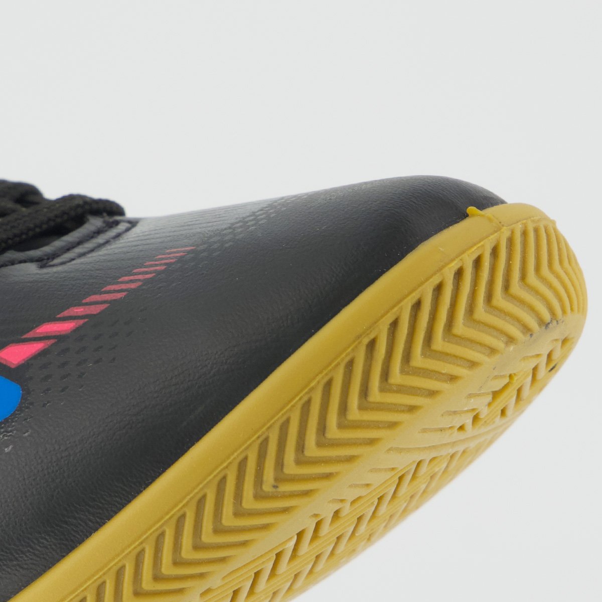 Chuteira Umbro Aerodynamic Futsal Juvenil Preta e Azul Preto/Azul 8
