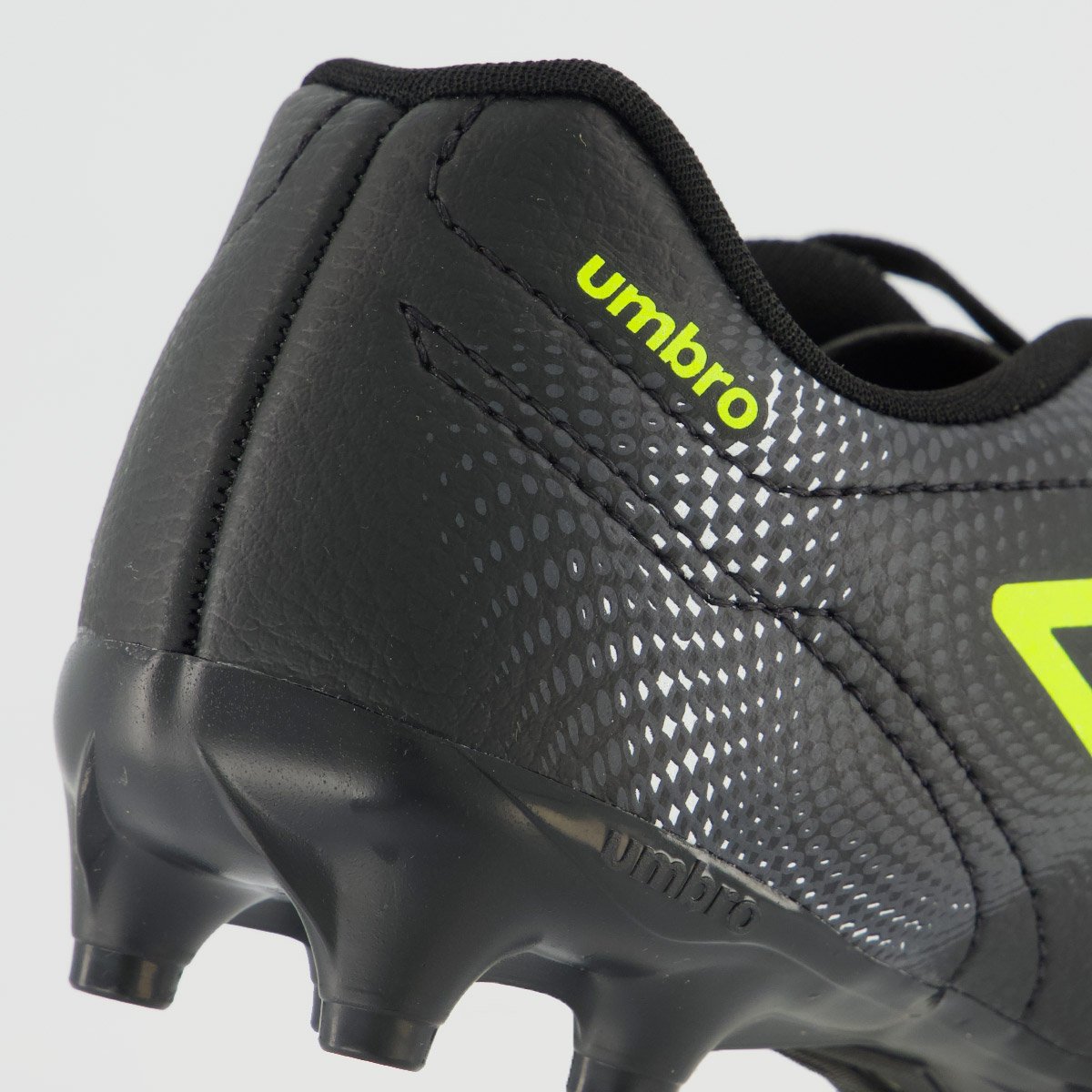 Chuteira Umbro Class Neo Juvenil Preta e Verde Preto 6