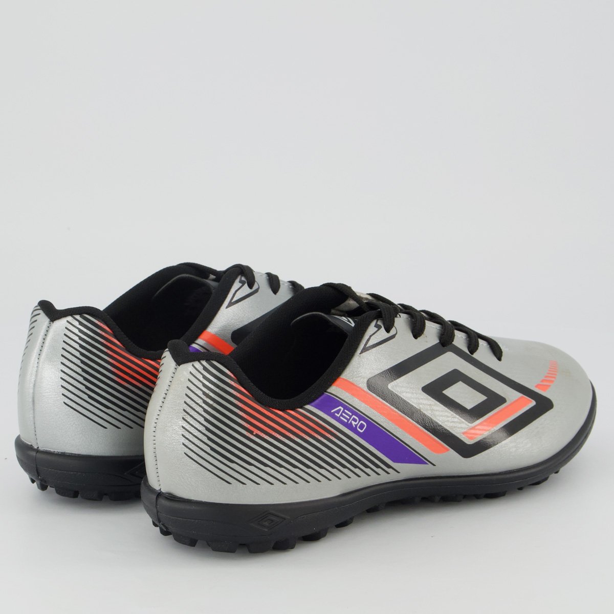Chuteira Umbro Aerodynamic Society Juvenil Prata e Preta Prata/Preto 3